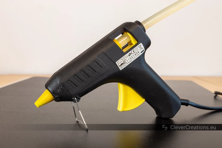 How To Use A Hot Glue Gun Without Strings
