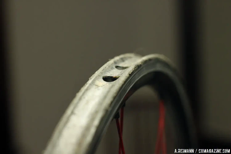 Step-By-Step Guide To Removing Glue From Carbon Tubular Wheels